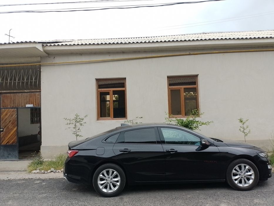 Uy sotiladi bektemir tumani Srochno