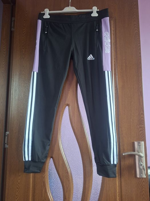 Vând Trening Damă Adidas Mărimea XL Turcia