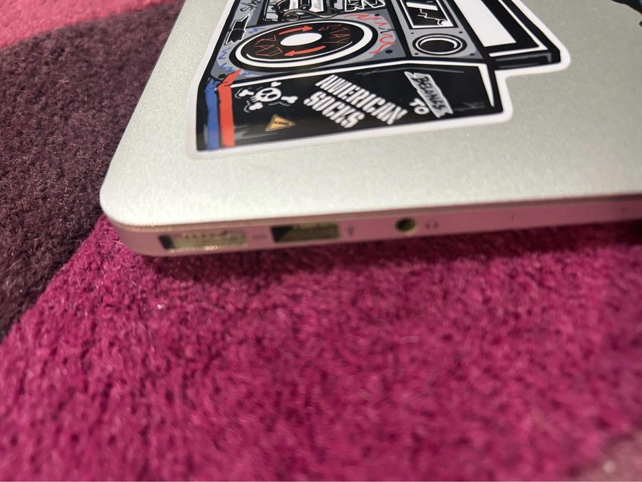MacBook Air 13” Mid 2013 | i5 | 4GB RAM | 120GB SSD | Работи отлично
