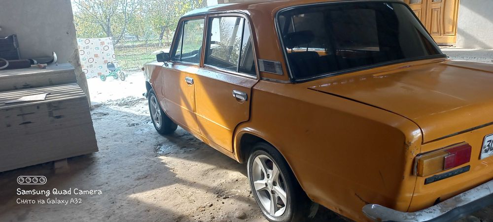 Vaz 21011 sotiladi