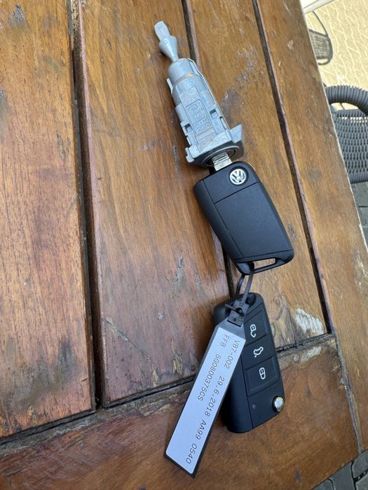 Set inchidere chei butuc passat b8 golf Vw 5G0 800 375 CS