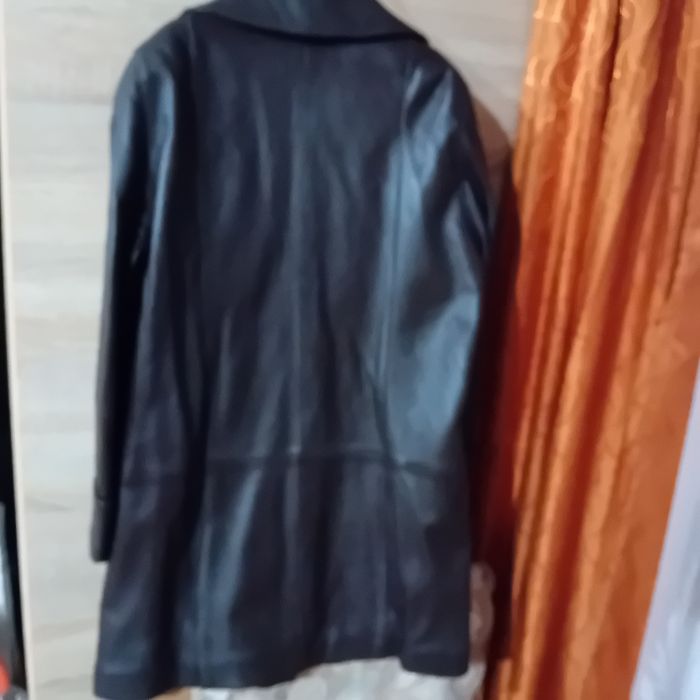 Haina din piele naturala ,noua, 200 ron