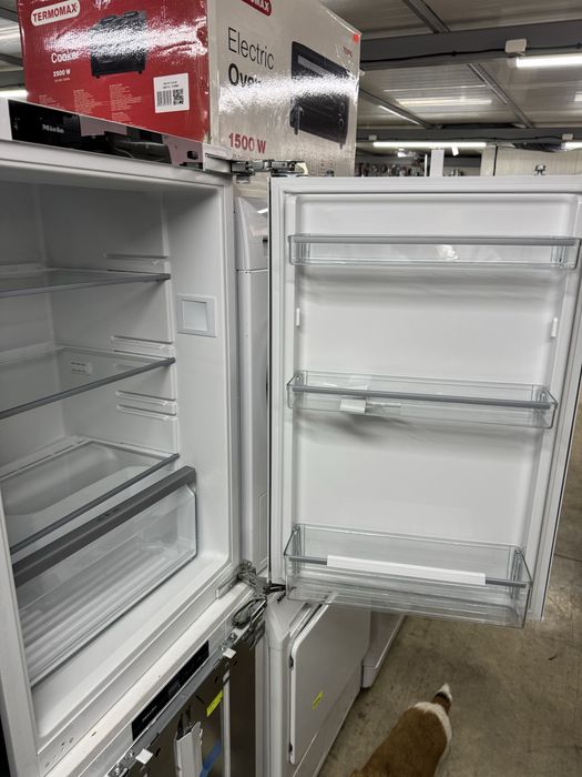 Хладилник за вграждане Miele A+++Безупречно състояние GERMANY Гаранция
