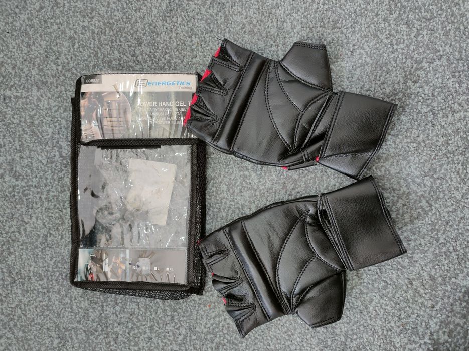 Спортни ръкавици