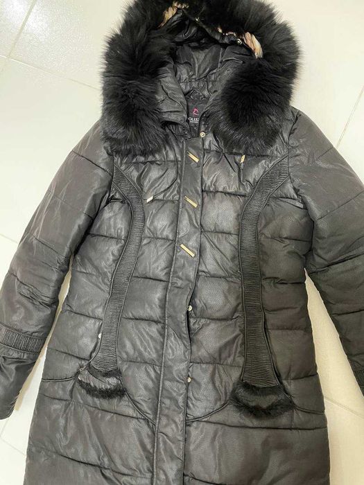 Женская черная теплая  куртка с мехом. Дешево