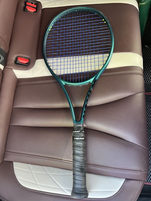 Теннисная ракетка
