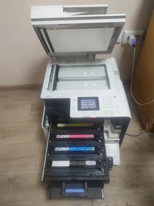 Лазерный цветной принтер Canon mf623cn