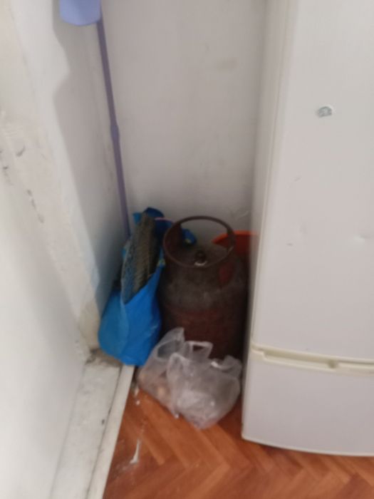 Продам холодильник,духовку и газ балон