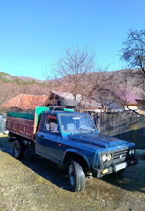 Vând ARO camionetă