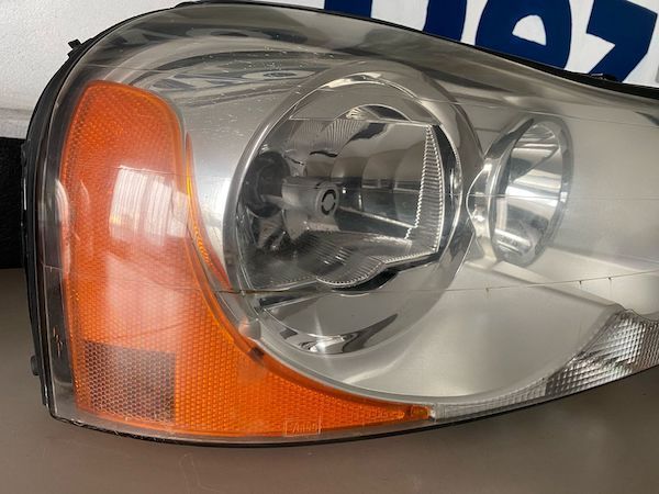 Far xenon dreapta VOLVO XC90 2003+ 30698816
