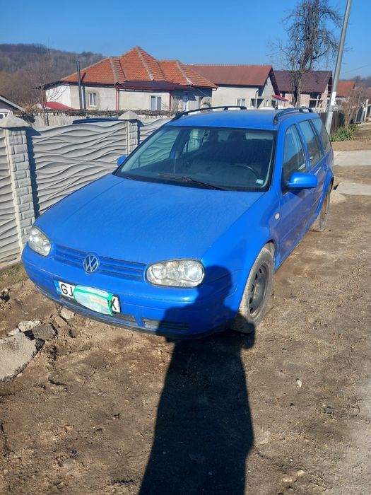 Vând Golf 4,anul 2000!!!