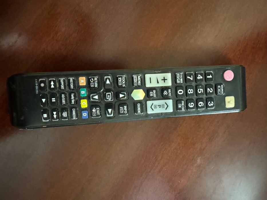 Продам телевизор Samsung UE65F8000AT