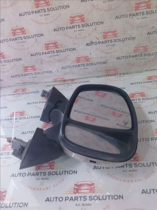 oglinda dreapta renault trafic 1.9 dci an fabr. 2005