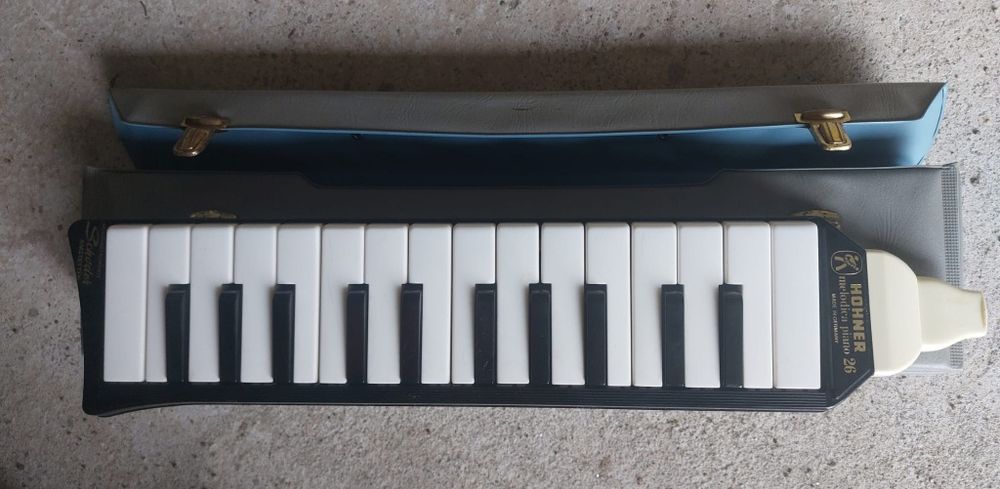 Hohner  melodica 26