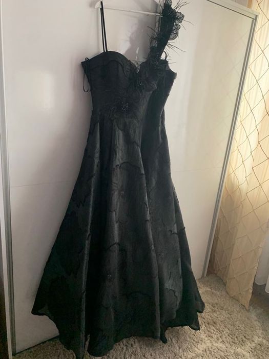 Стилна и красива черна бална рокля