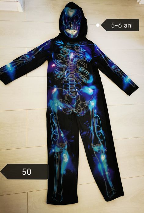 Vând costumații carnaval baieti