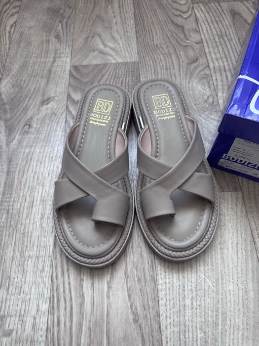 Продам женские тапочки через палец