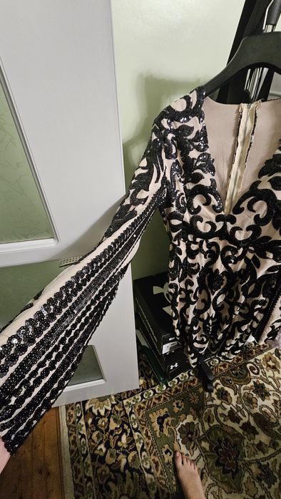 Стилна рокля с паети