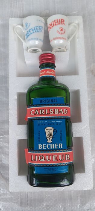 Колекционерска бутилка с чаши оригинална