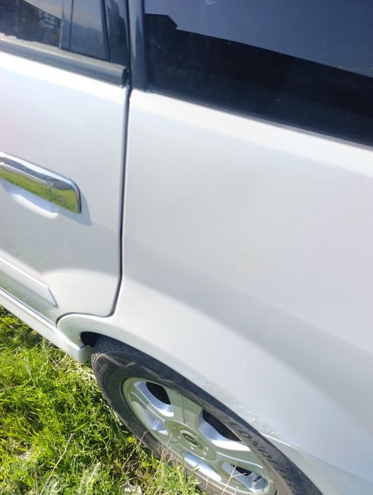 Продаю машину Mitsubishi Chariot