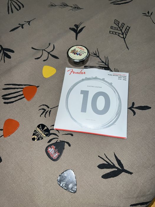 Squier by Fender Stratocaster + Fender усилвател