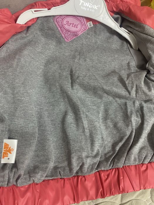 Продам курточку для девочек