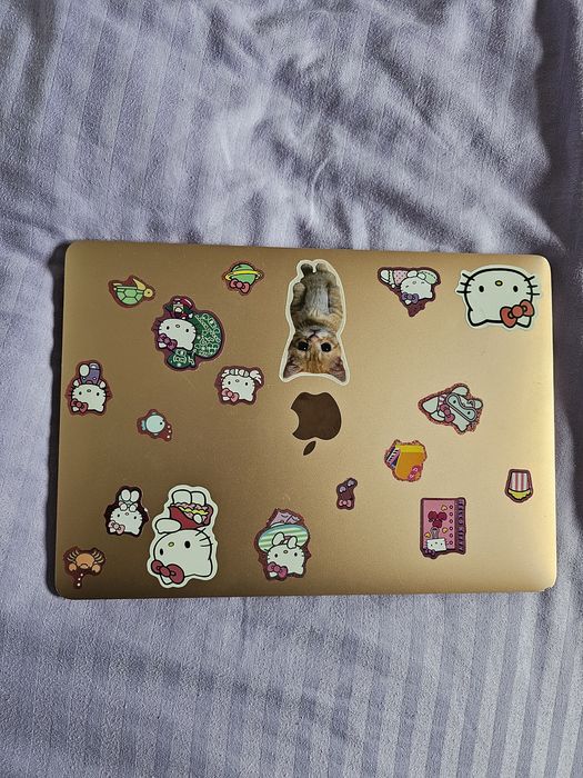 Vând MacBook Air M1 2020 Roz și Magic Mouse 2
