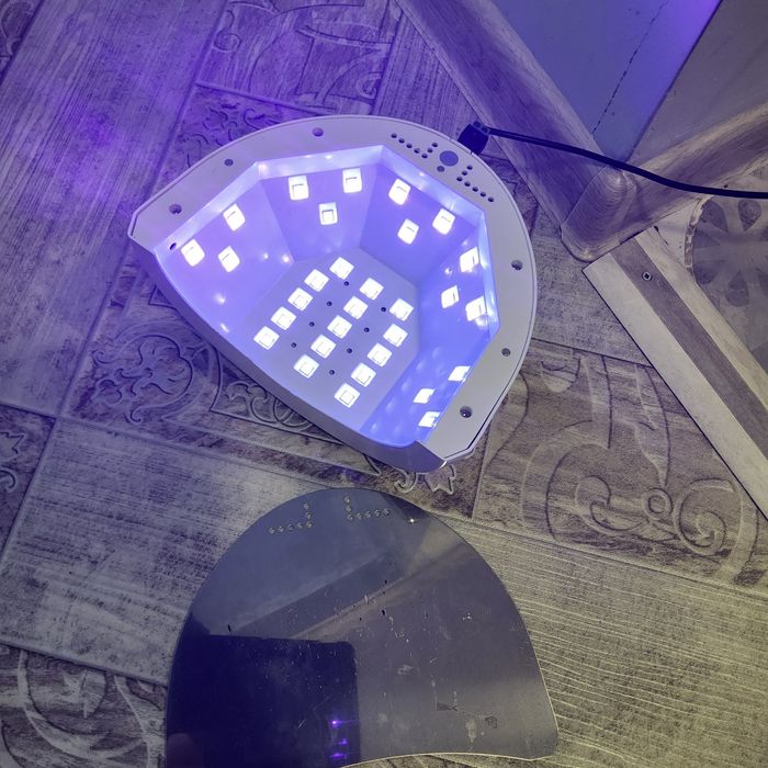 Лампа для гель лака  .