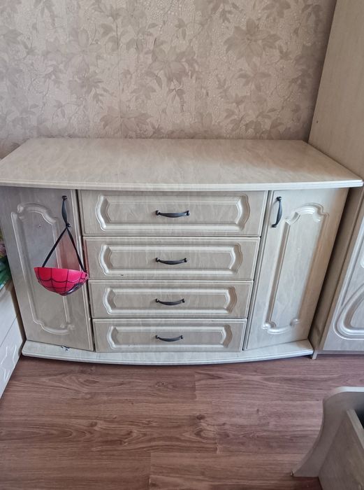 Продам спальный гарнитур