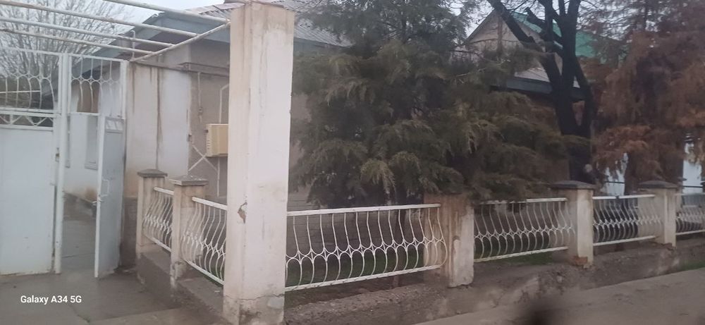 Sherobot tumanida 10sotixli hovli uy sotiladi.