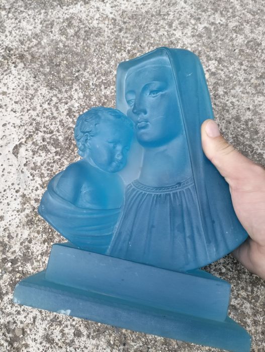 Статуетка на Богородица с младенеца