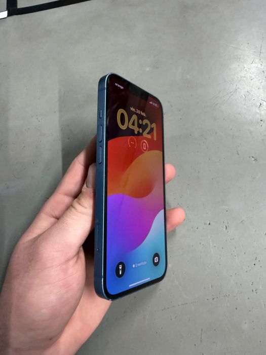 Vand Iphone 13 128 GB in stare foarte buna