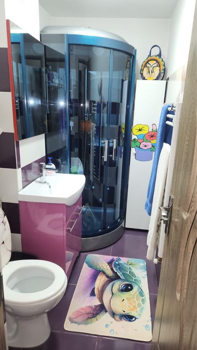 Vand sau schimb apartament cu 4 camere cu casa