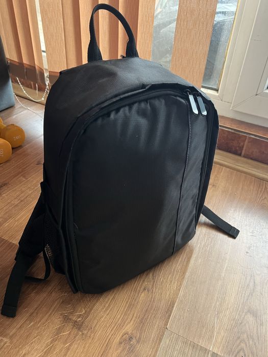 Продавам фотографска раница 20литра