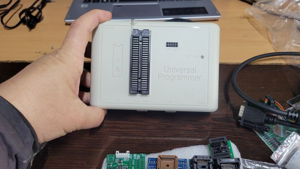 RT809H programmator sotiladi