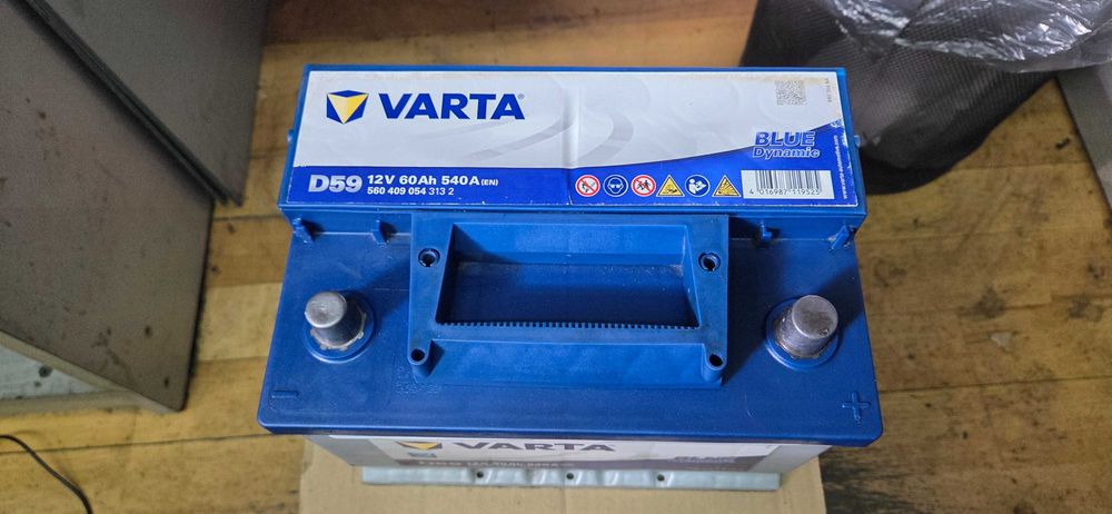 baterie / acumulator auto 12v varta 60ah
