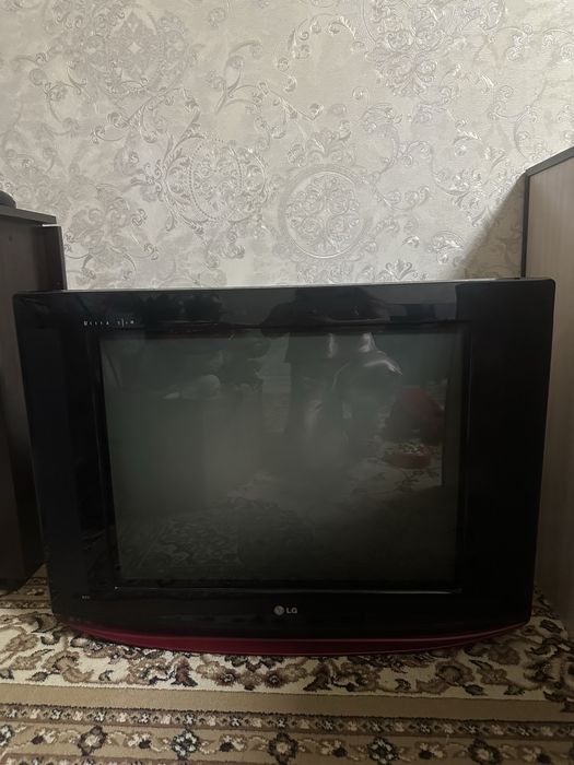 Телевизор 94 см, в нормальном состояний.