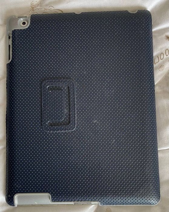 iPad Apple

gen 4, 9.7”
din 2013
64GB
WiFi + Cellular (micro SIM)
model: A1460, MD522LL/A
SN: DMPKD2BGF18Y
iOS: 10.3.3

400 ron