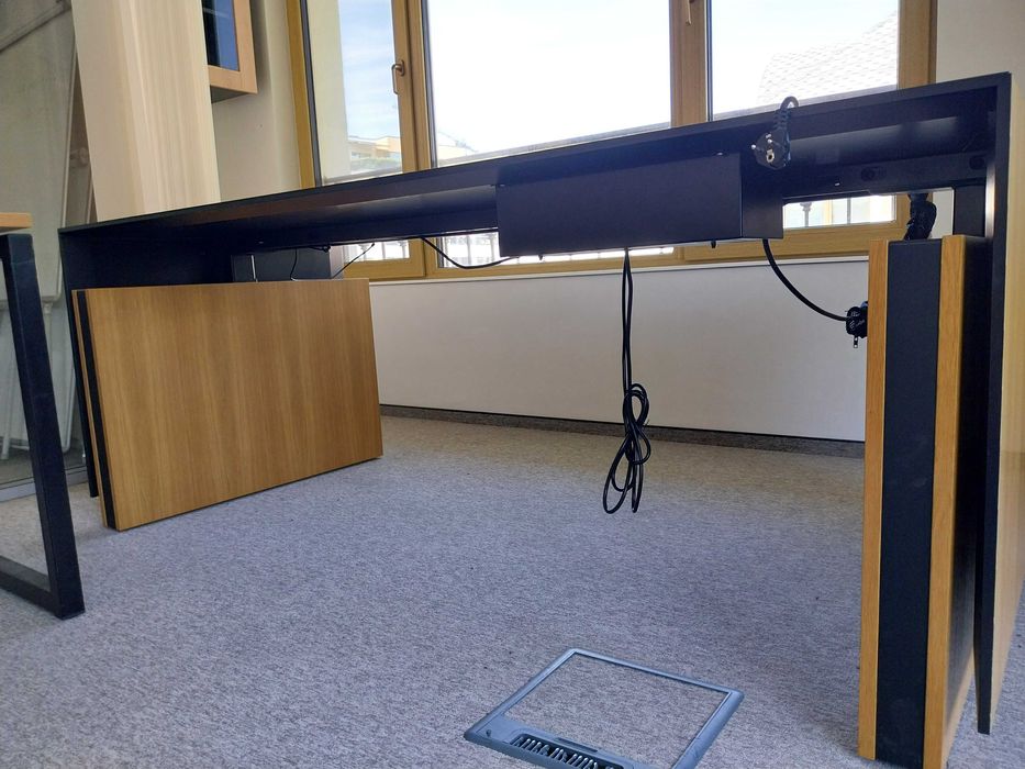 Бюро с регулируема височина , електрическо, 2000x900x1200