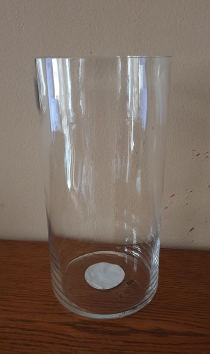 Две стъклени вази