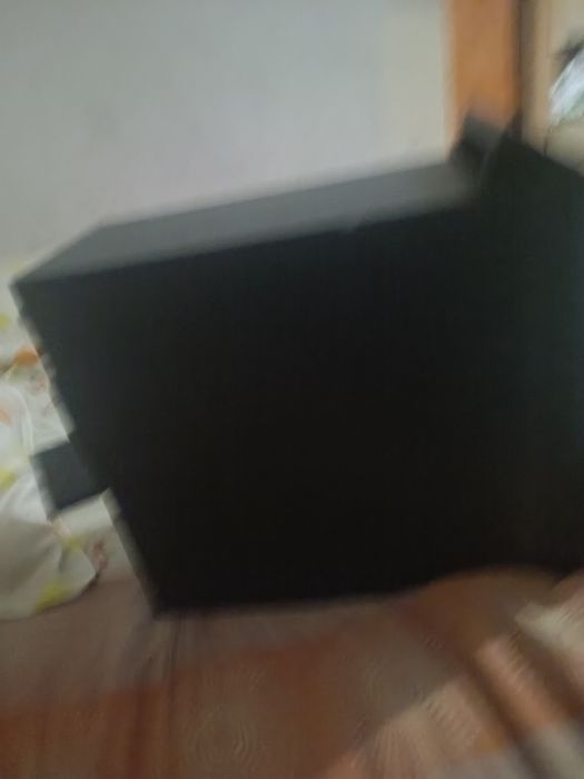 Продавам настолен компиутър