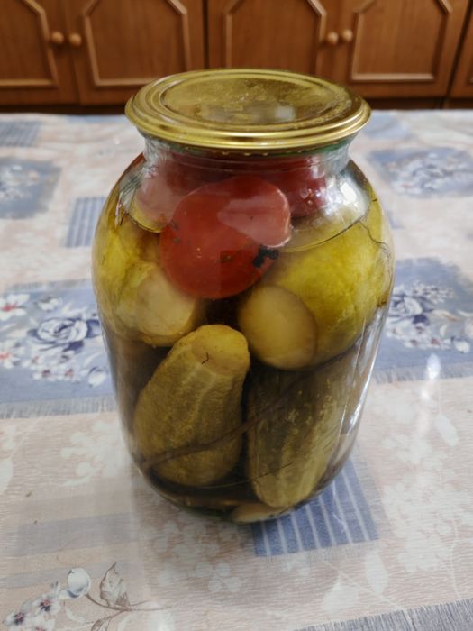 Соленные огурцы, ассорти