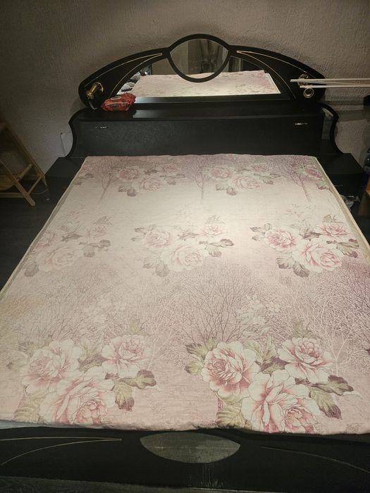 (Запазена) Спалня в комплект с тоалетка