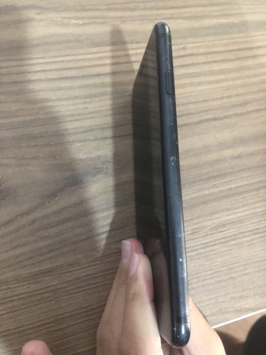 продается Айфон 7
