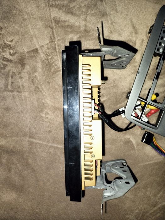 Продам магнитолу. Рамка на альфарда