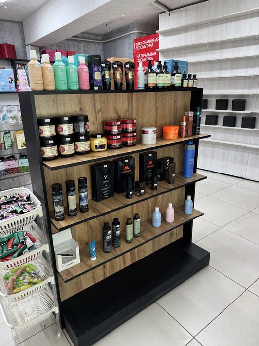 Продам стеллажи и ресепшен