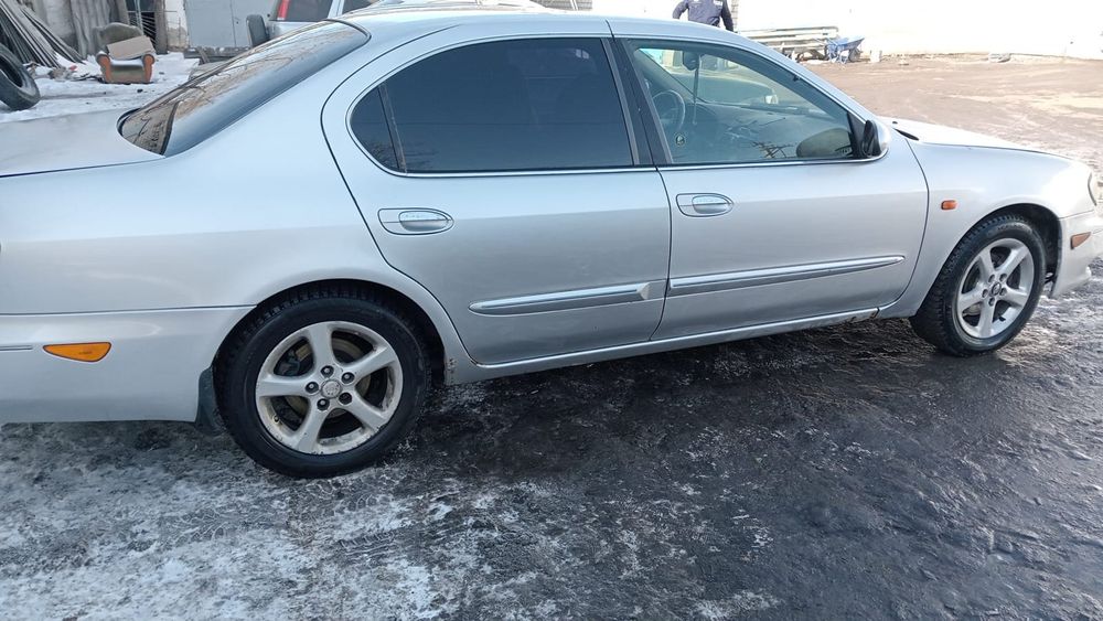 Продам машину нисан максима