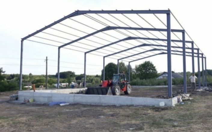 Vand hală metalică 10 m lățime cu 25 lungime de pe stoc cu tot cu mont