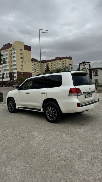 Toyota Land Cruiser 200