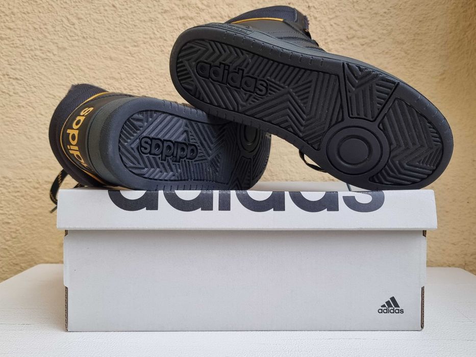 Ghete bocanci Adidas marimea 36, imblaniti